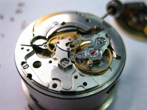 飞亚达手表偷停故障专业诊断与维修方案解析