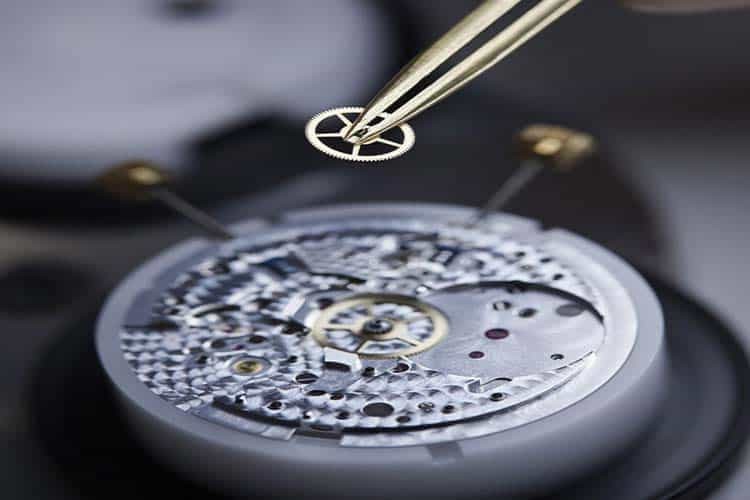 雷达手表专业打磨翻新与划痕修复服务详解