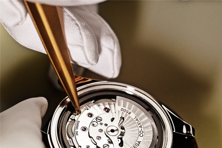 艾米龙手表专业打磨翻新与划痕修复服务